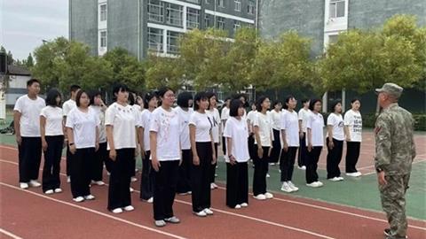 褪去青澀顯擔當，軍訓(xùn)場上“新兵”成長記——灤南職教中心基礎(chǔ)部新生軍訓(xùn)紀實